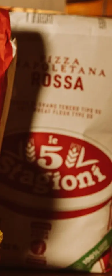 Sacos de farinha Le 5 Stagioni Pizza Napoletana Rossa na cozinha da Gergelim